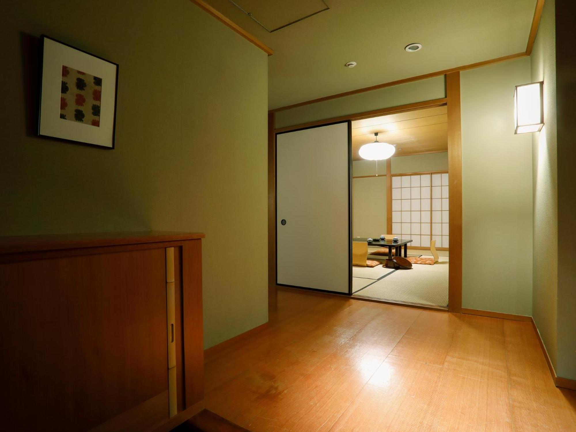 Premier Hotel -Tsubaki- Sapporo Quarto foto A sliding door in a Japanese house